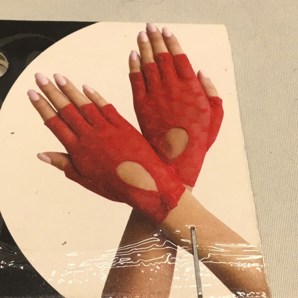Spirit Fingerless Heart Lace Gloves